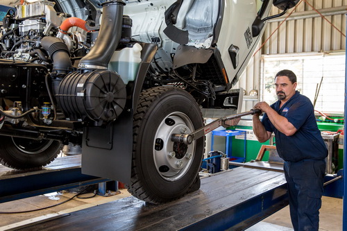 isuzu_servicing03.jpg